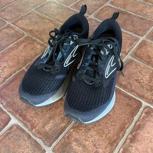 Brooks Levitate 6 Women’s Size 7